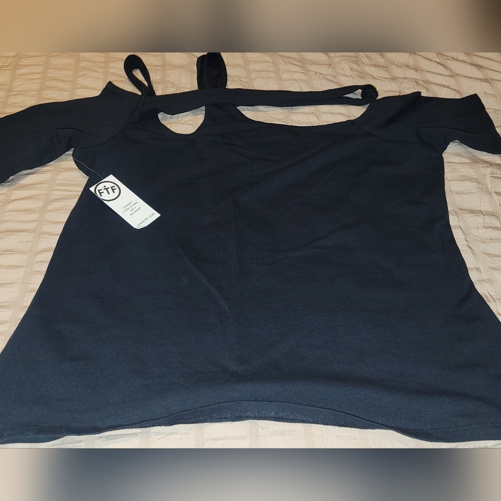 NWT Fashion To Figure Women's Black Cold Shoulder Top - Picture 4 of 7